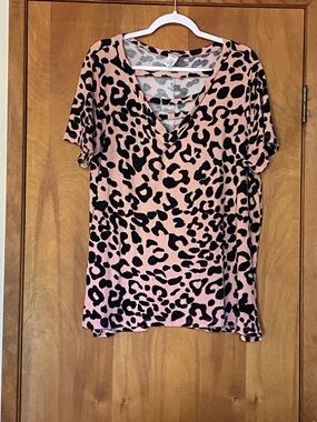 Sew In Love Pink & Black Leopard Print V-Neck Short Sleeve Top